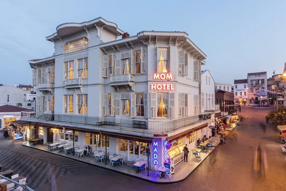 Mom Hotel