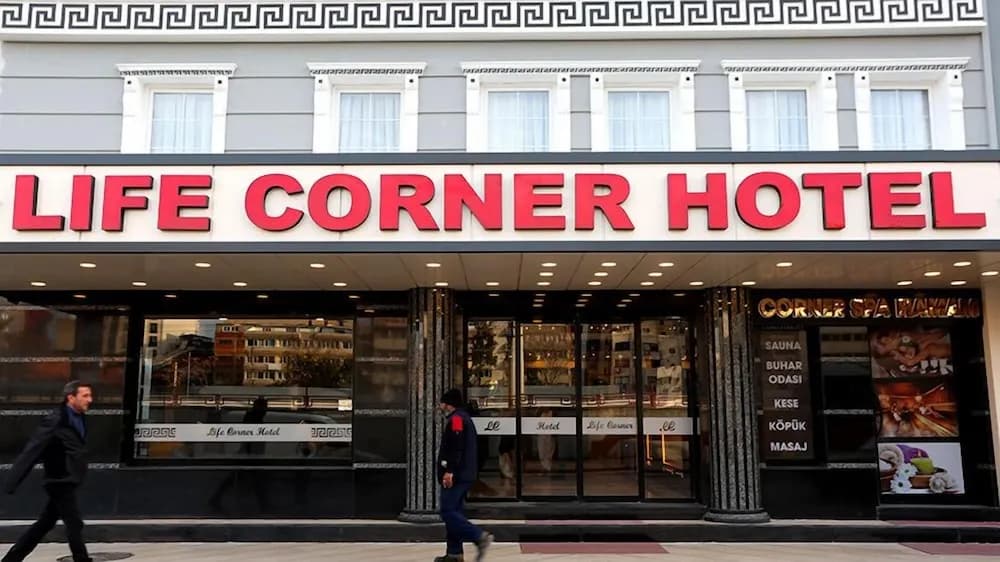 Life Corner Hotel