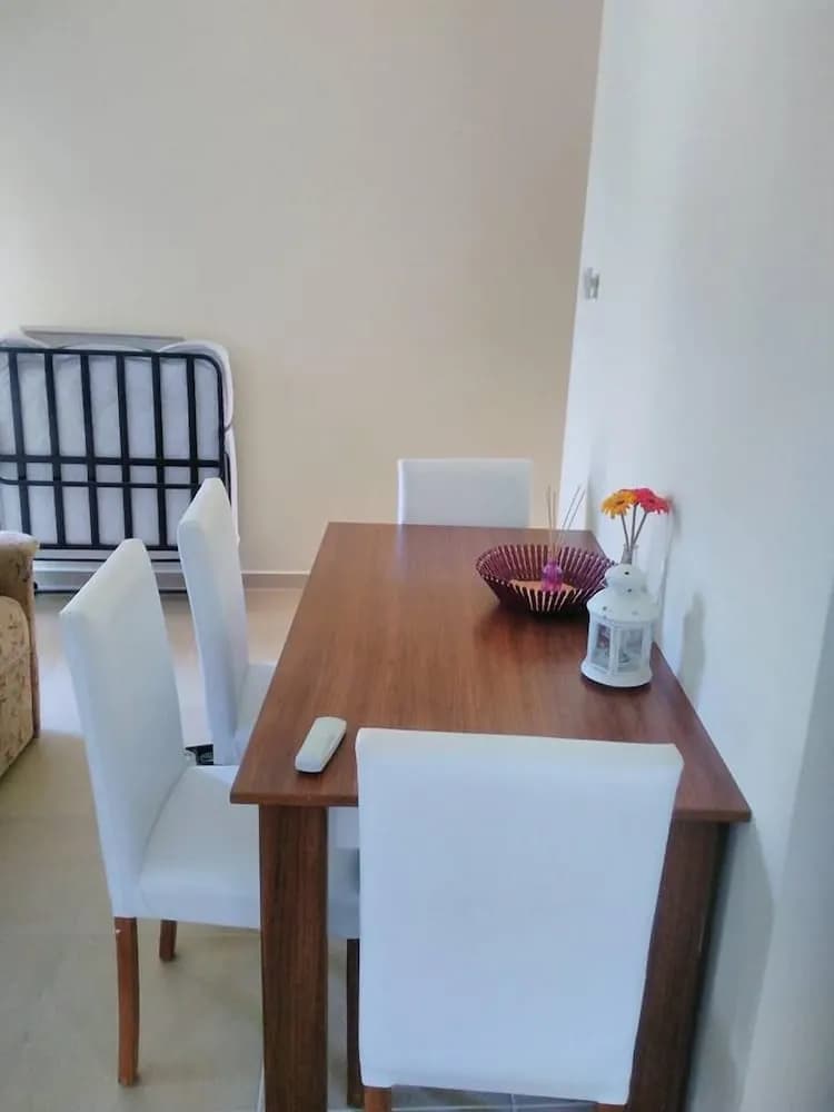 Odada yemek servisi