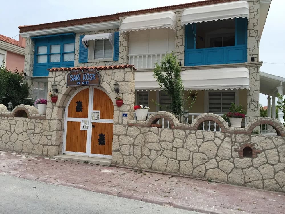 Konaklama yerinin ön cephesi