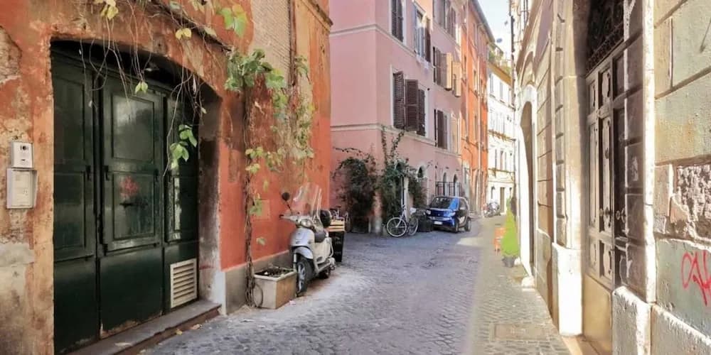 Vicolo delle grotte Campo di fiori