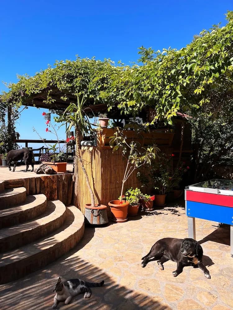 Konaklama yerinin ön cephesi