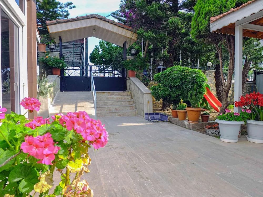 Konaklama yerinin ön cephesi