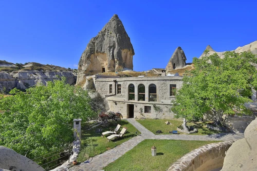 Traveller's Cave Hotel