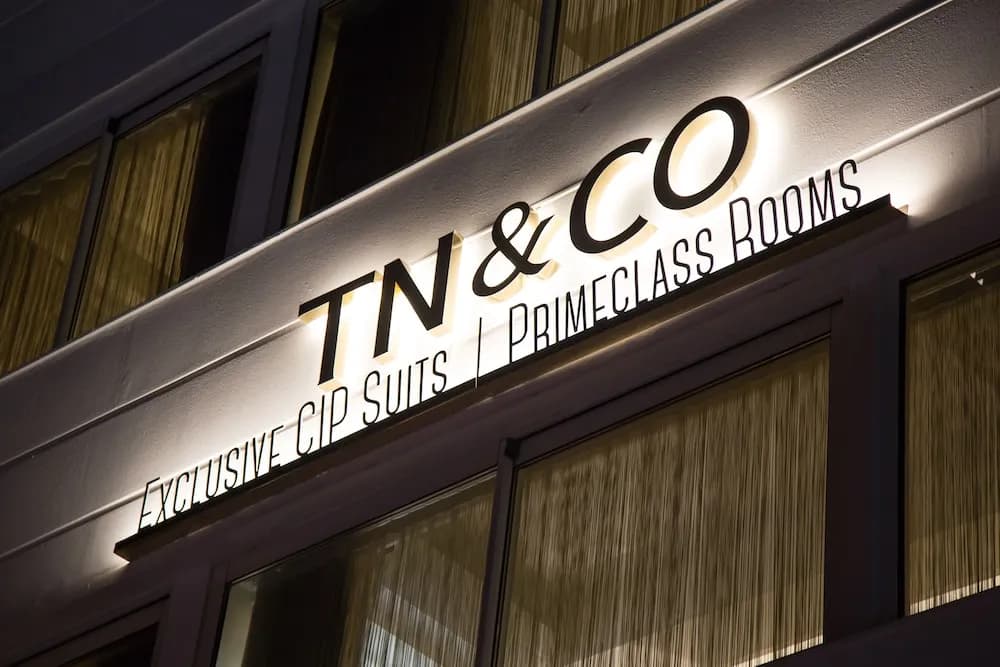 TN & CO Hotel