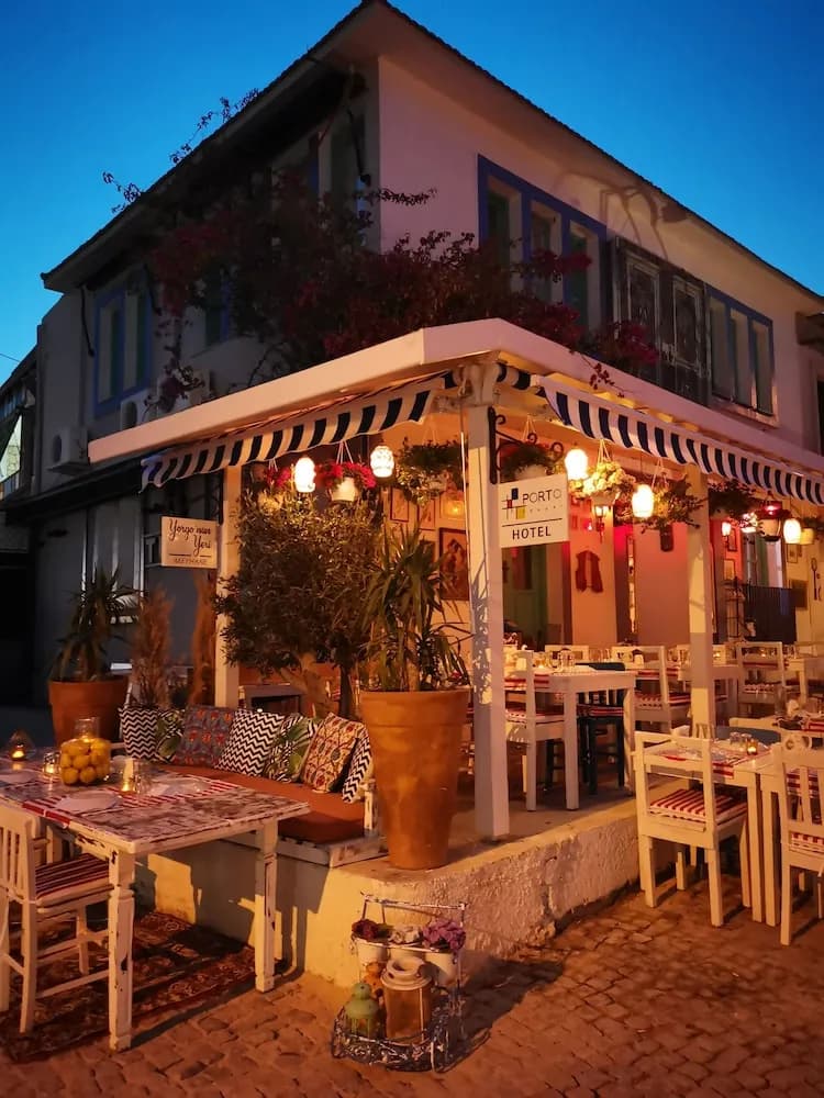 Konaklama yerinin ön cephesi