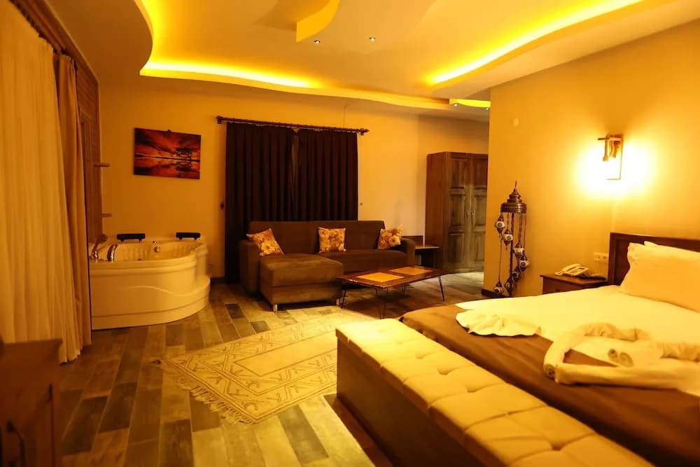 El Nazar Stone Suite