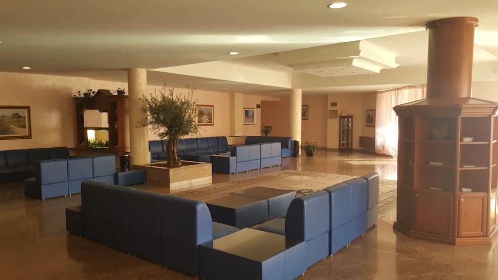 Kiris Hotel