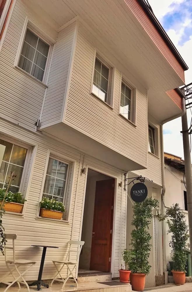 Yanki Hotel