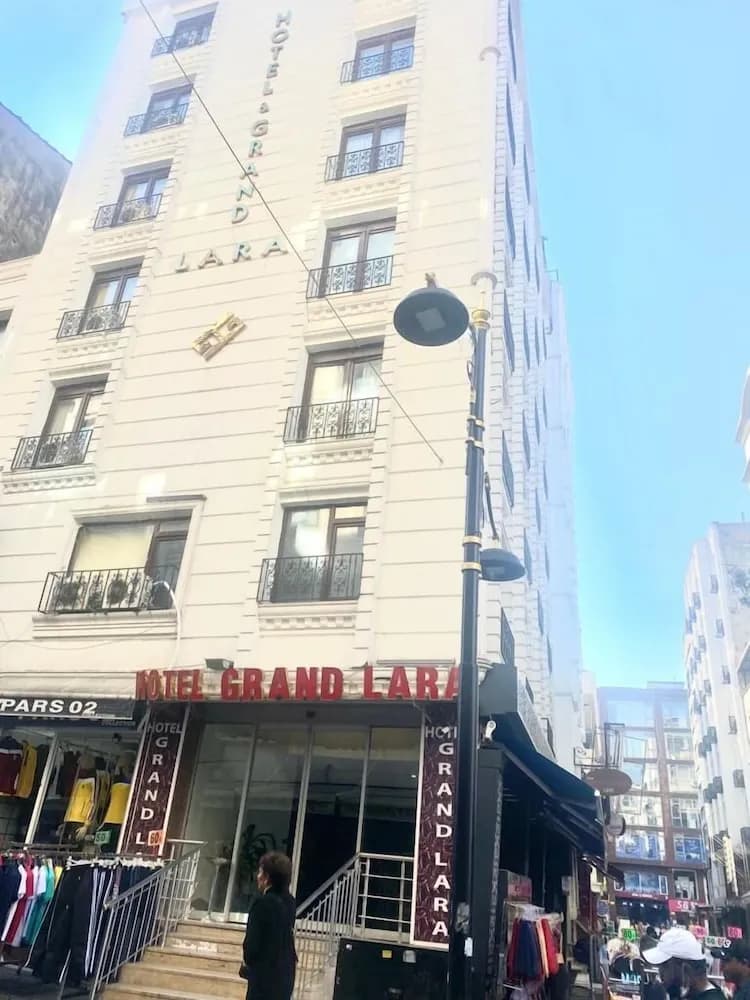 Konaklama yerinin ön cephesi