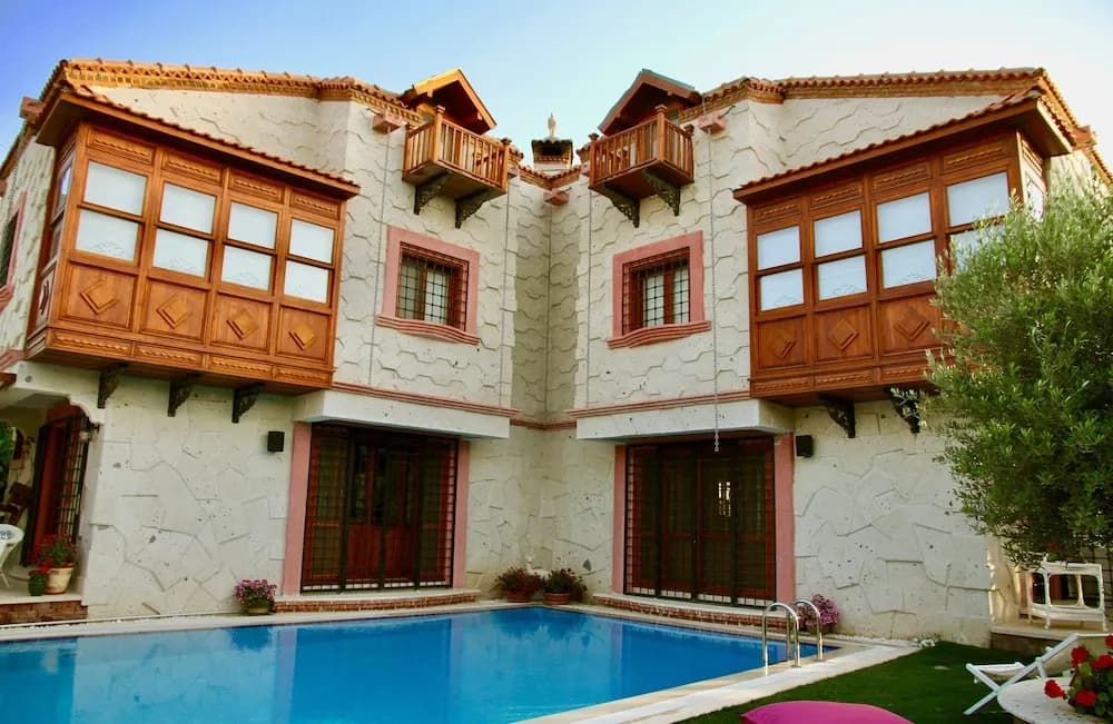 Konaklama yerinin ön cephesi