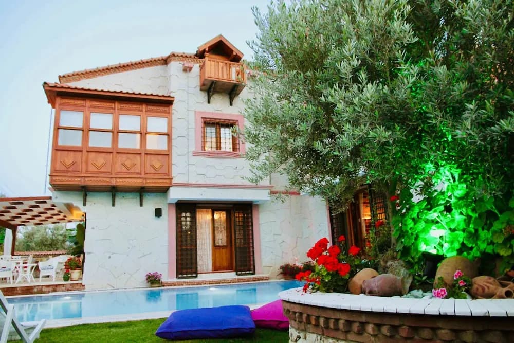 Konaklama yerinin ön cephesi