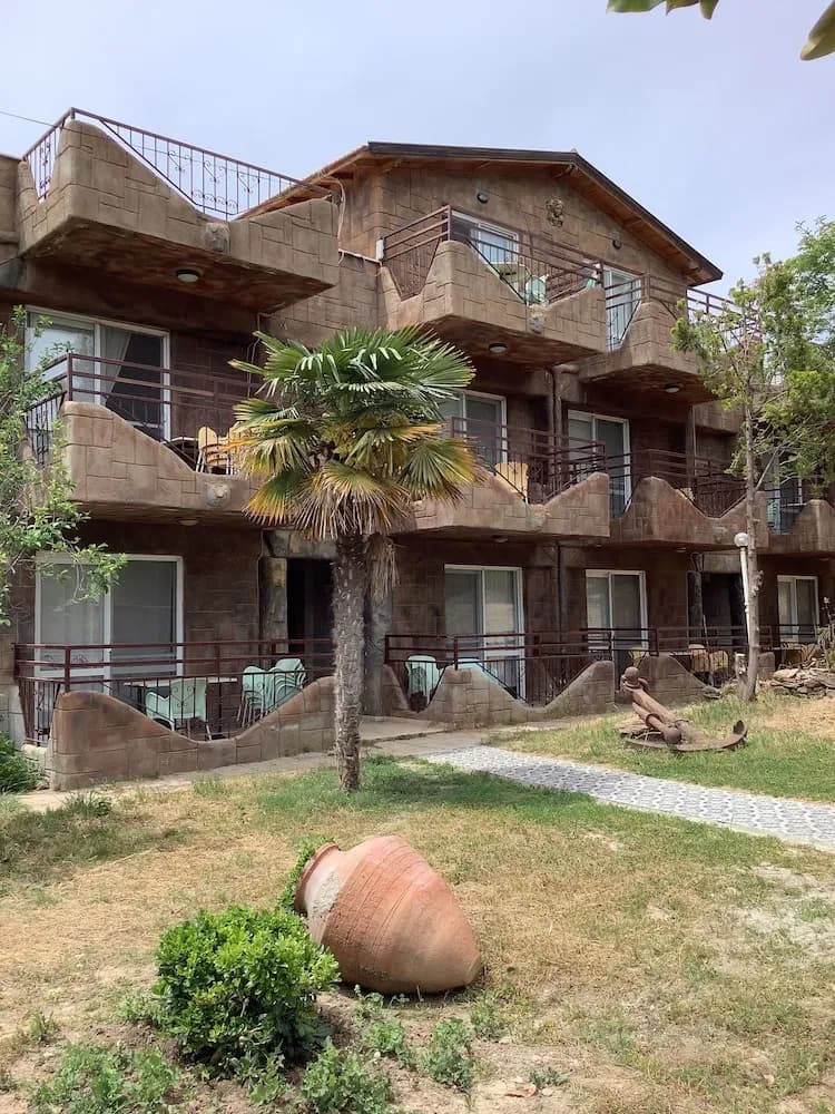 Konaklama yerinin ön cephesi