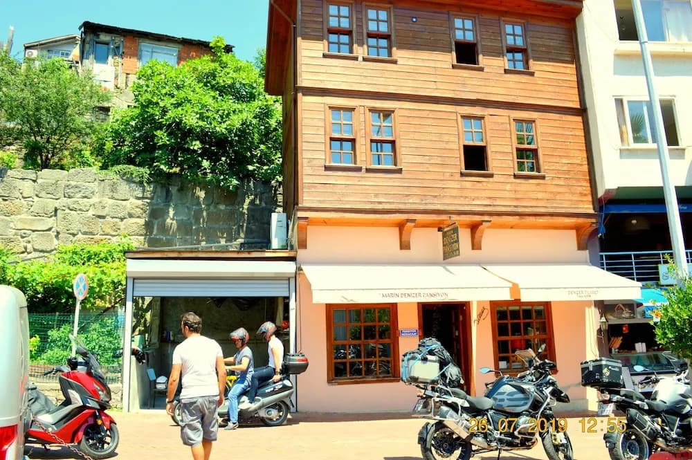 Yaşar Marin Denizer Pansiyon