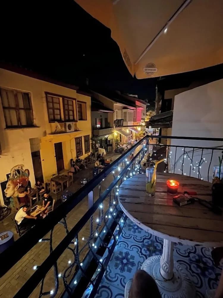 Callisto Pub & Kitchen & Hotel