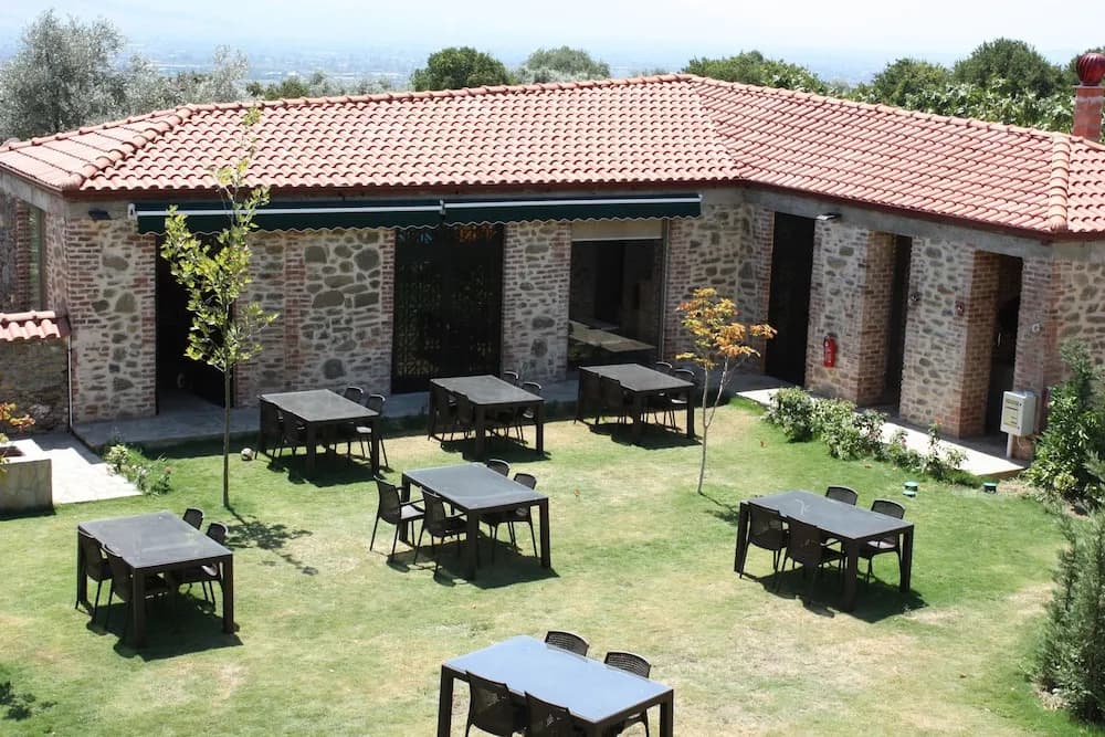 Açık havada yemek servisi