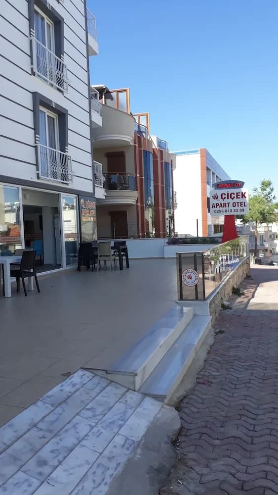 Konaklama yerinin ön cephesi