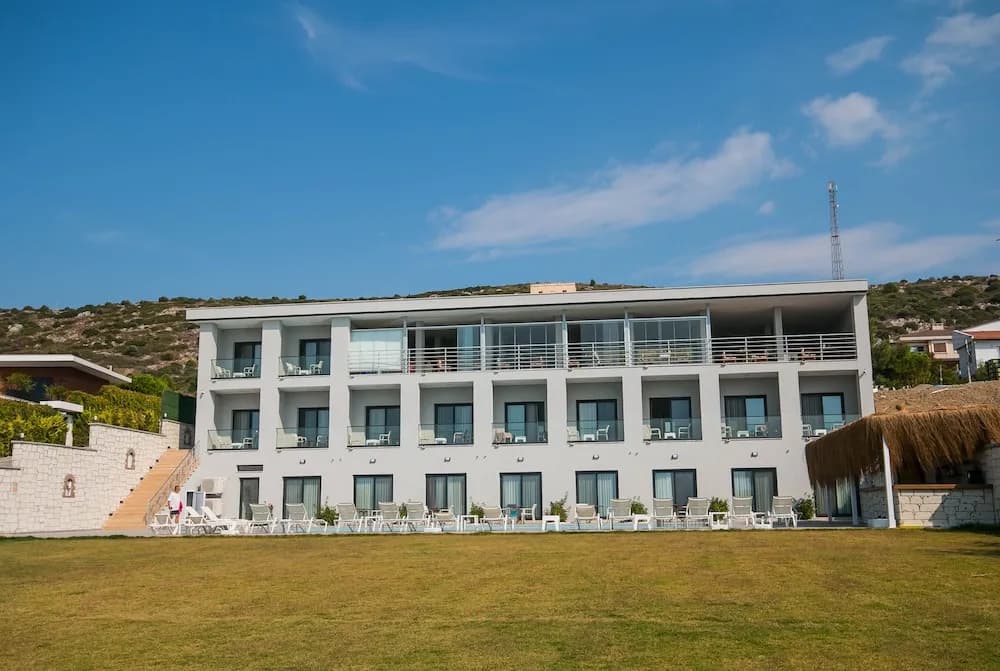 Konaklama yerinin ön cephesi