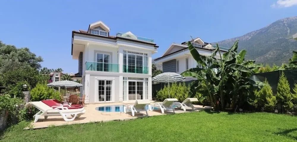 Villa AKD1  by JoyLettings