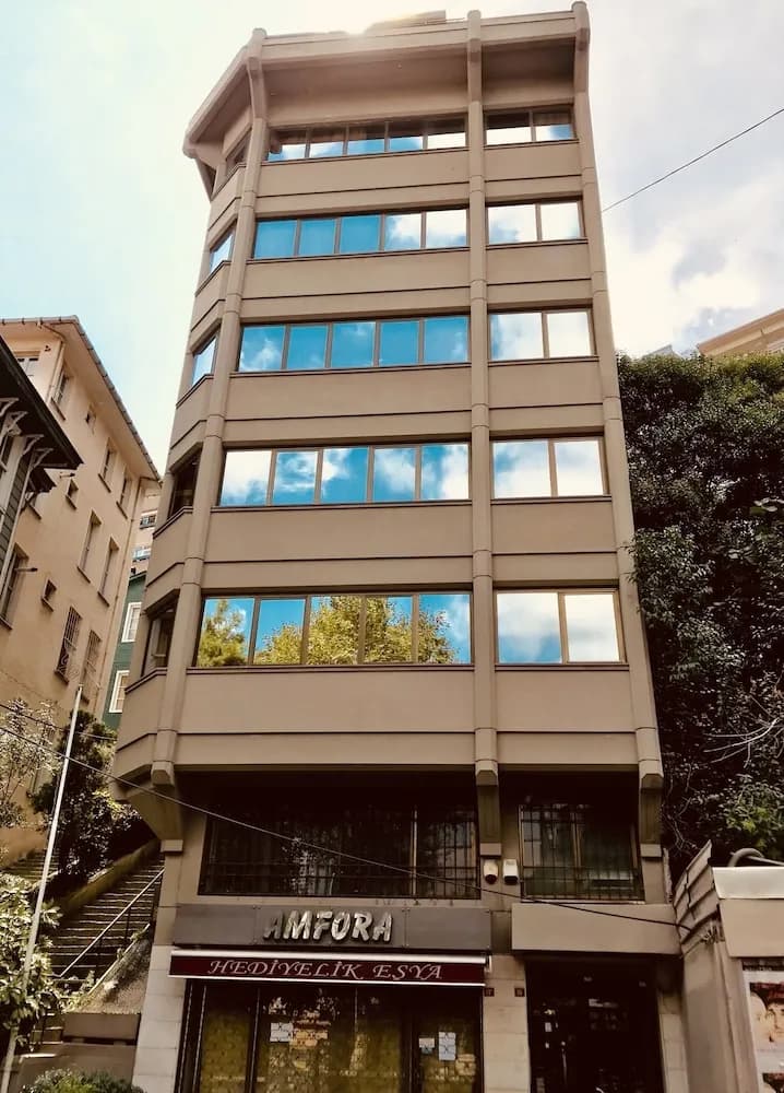 Sirena's Suites