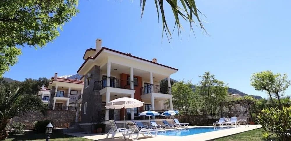 Villa MAS2 by JoyLettings