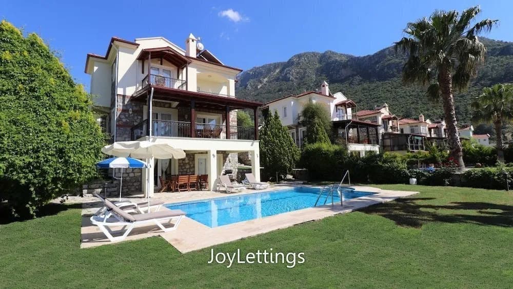 Villa FT01 by JoyLettings