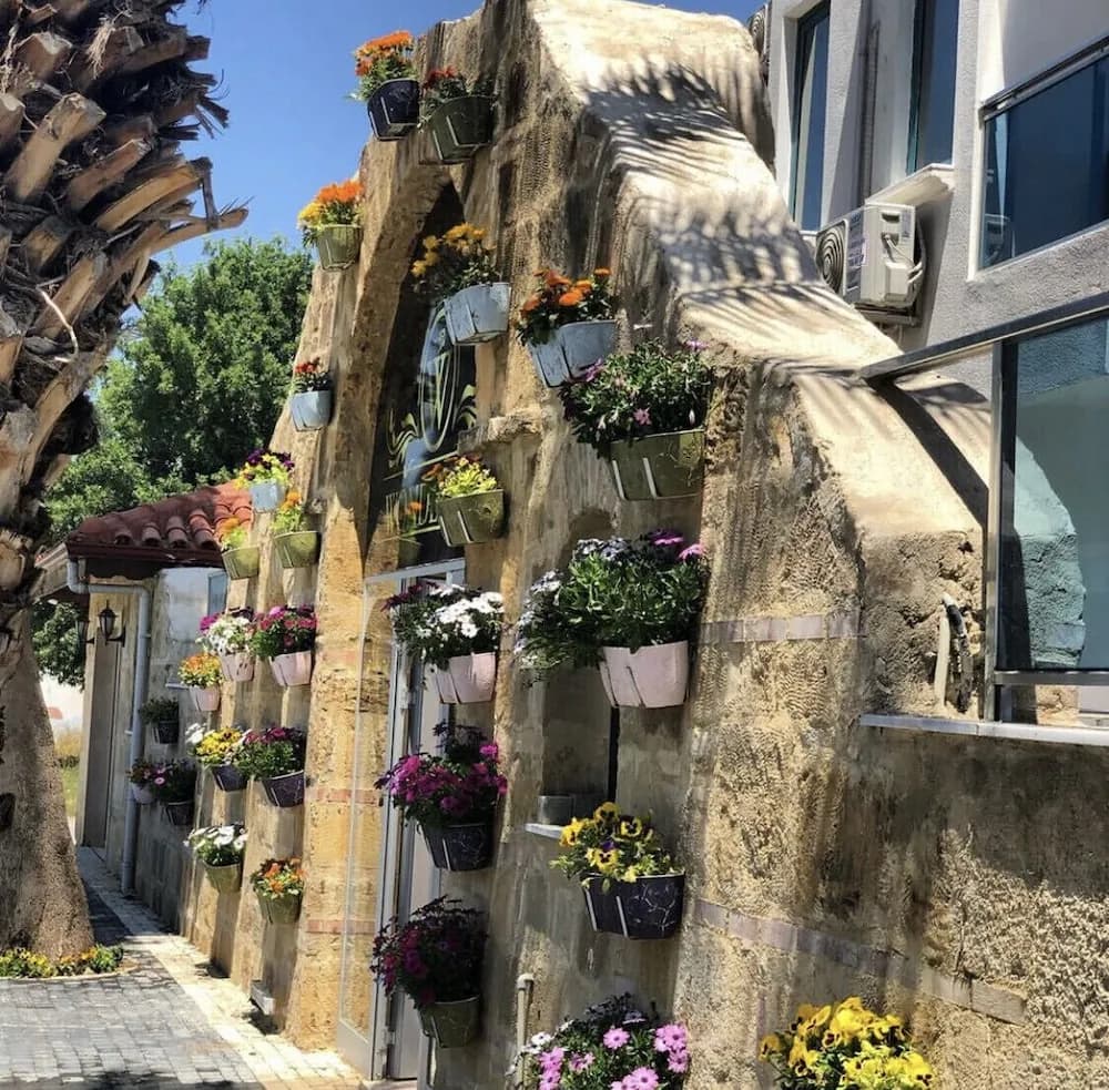 Konaklama yerinin ön cephesi