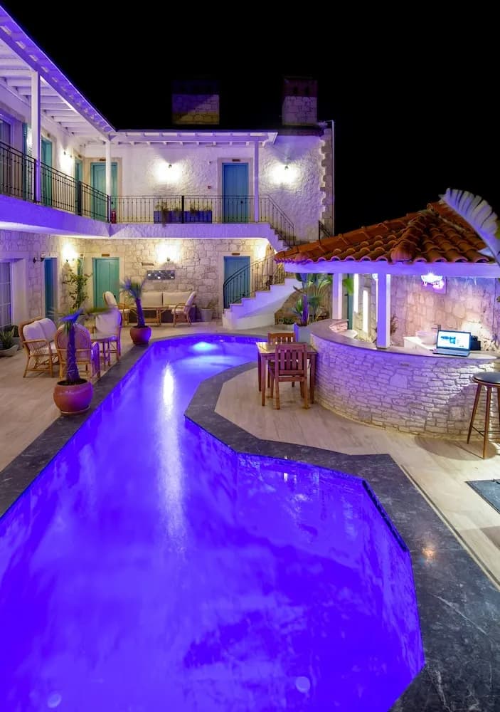 Avlu Alaçatı Butik Otel