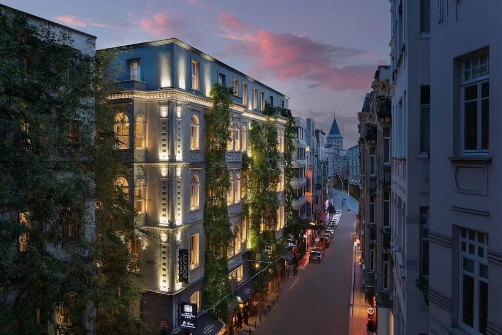 Adahan DeCamondo Pera, Autograph Collection