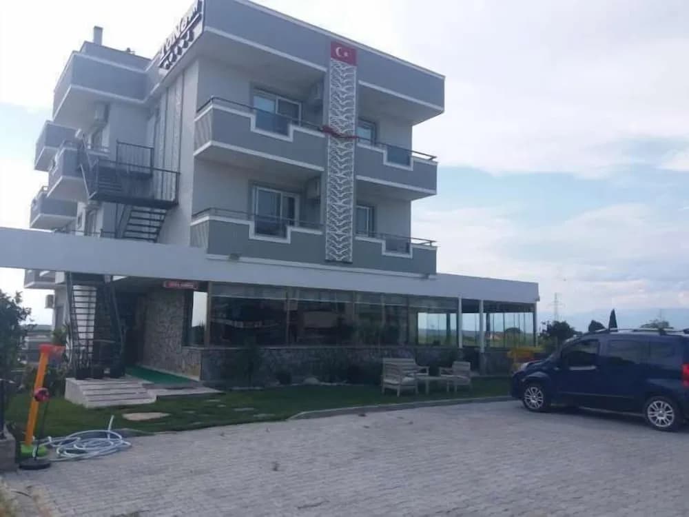 Konaklama yerinin ön cephesi