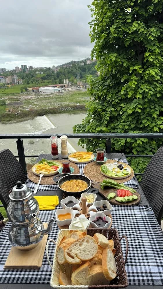 Konaklama yerinin ön cephesi