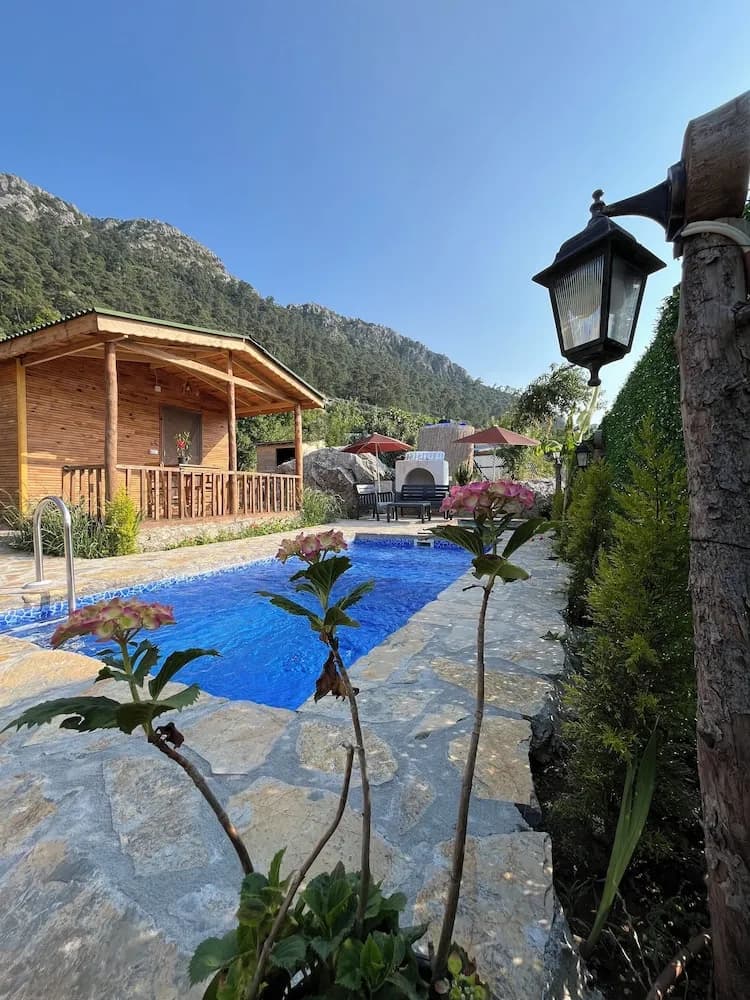 Konaklama yerinin ön cephesi