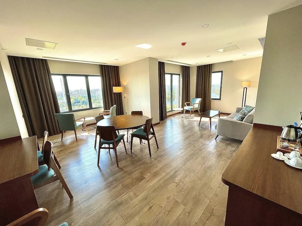 Türkmen Riverside Hotel