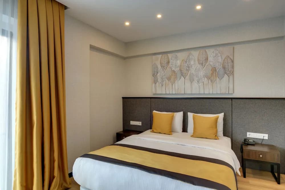 Leo Suites Hotel