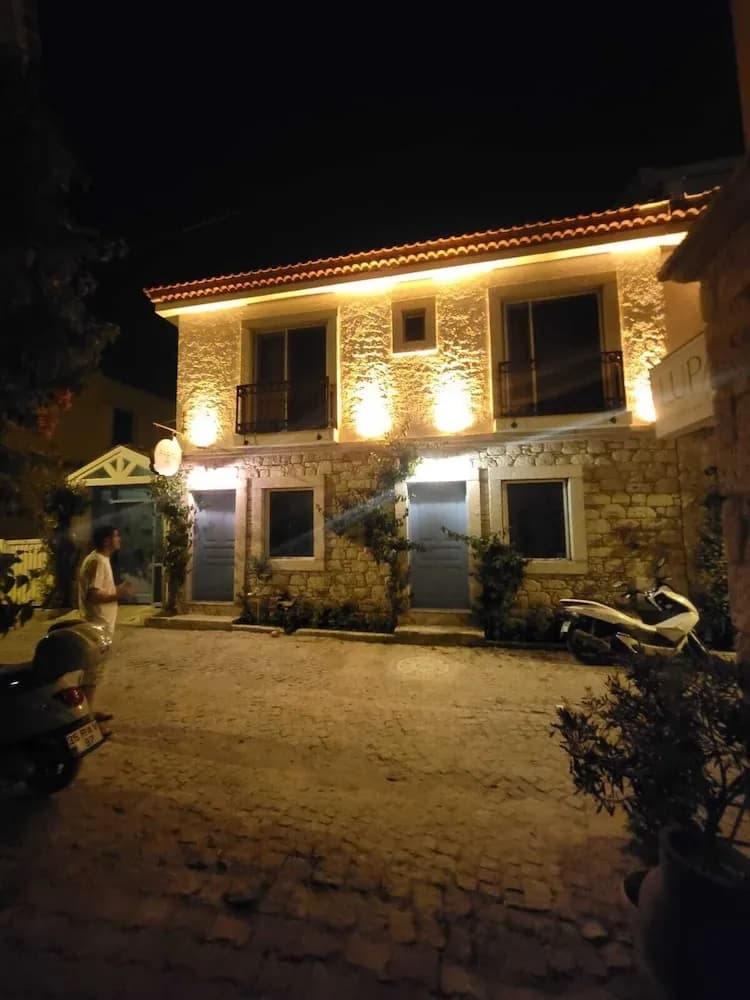 Paris Alaçatı Butik Otel