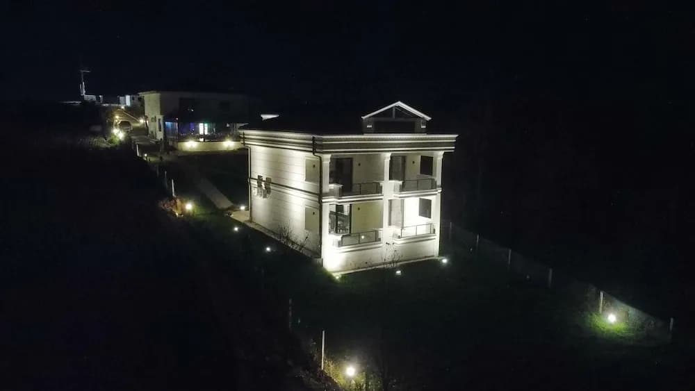 Konaklama yerinin ön cephesi