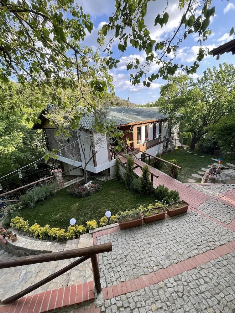 Layinka Kaz Mountains