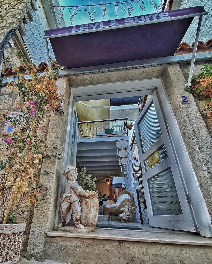 Konaklama yerinin ön cephesi