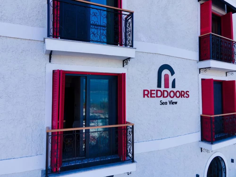 Reddoors Suites Sea View