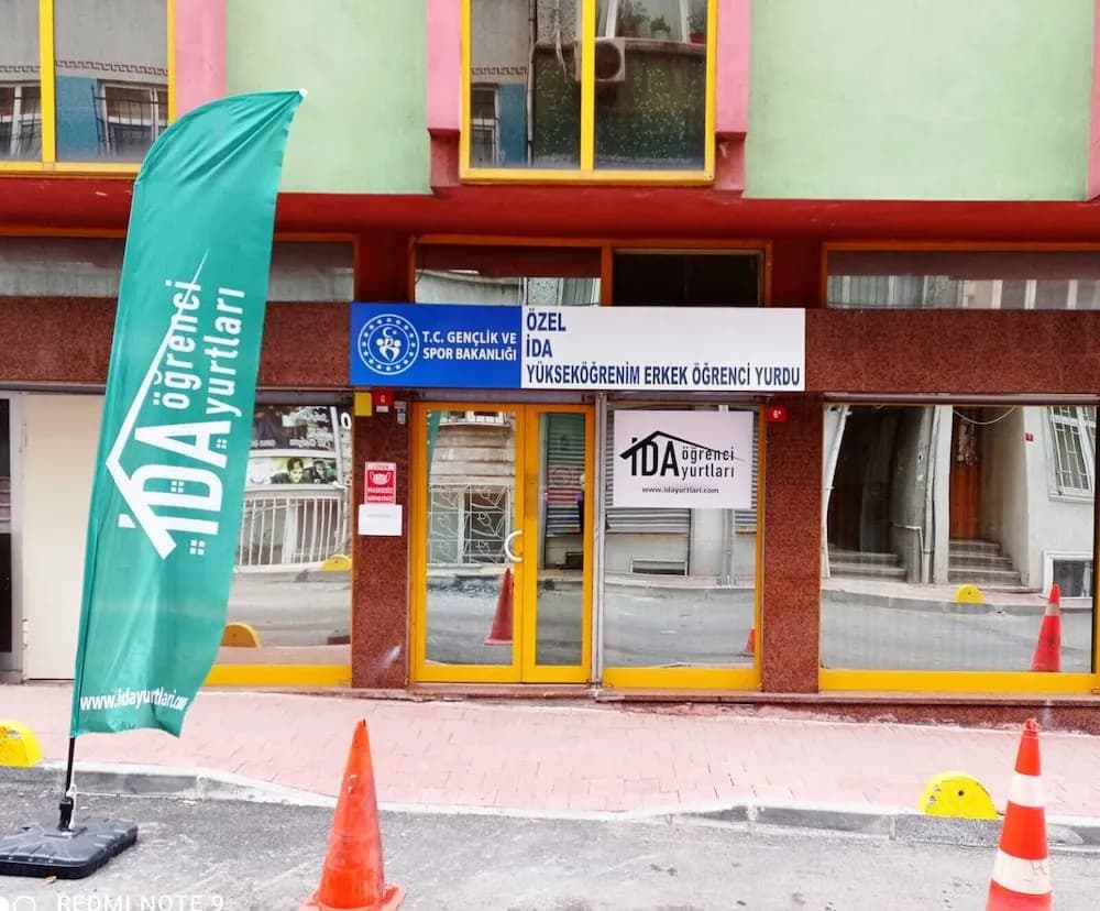 Konaklama yerinin ön cephesi