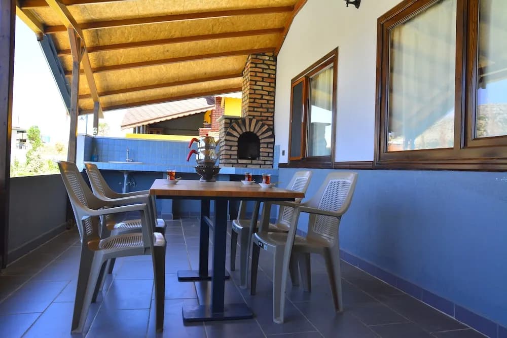 Konaklama yerinin ön cephesi