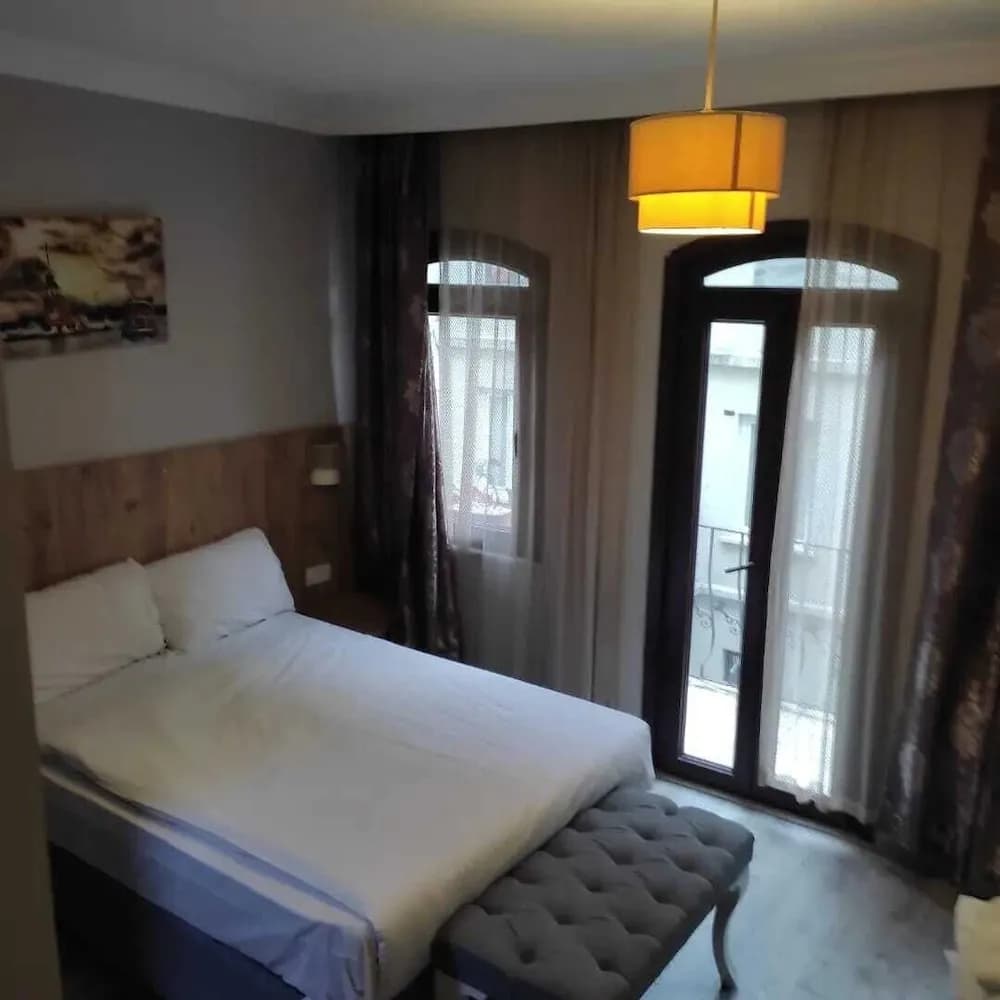 Zeus Convenient Suit İstanbul