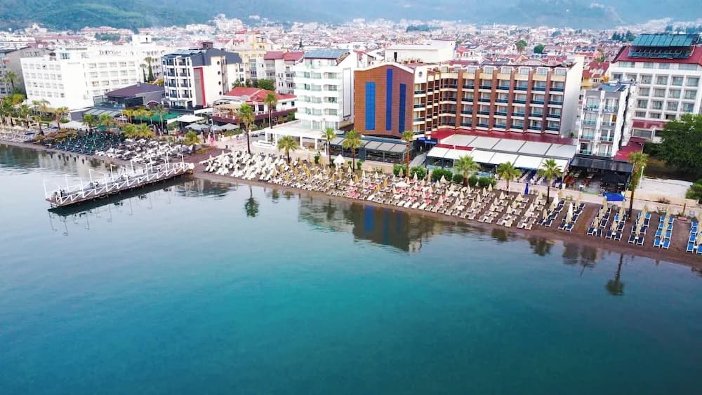 Point Beach Hotel