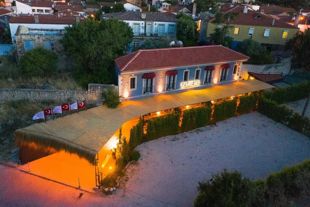 Çatı Hotel