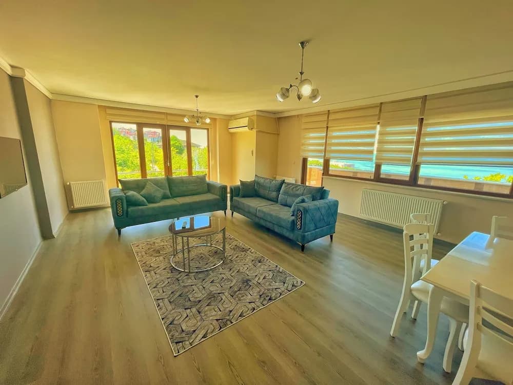 Lustra Garden Suite