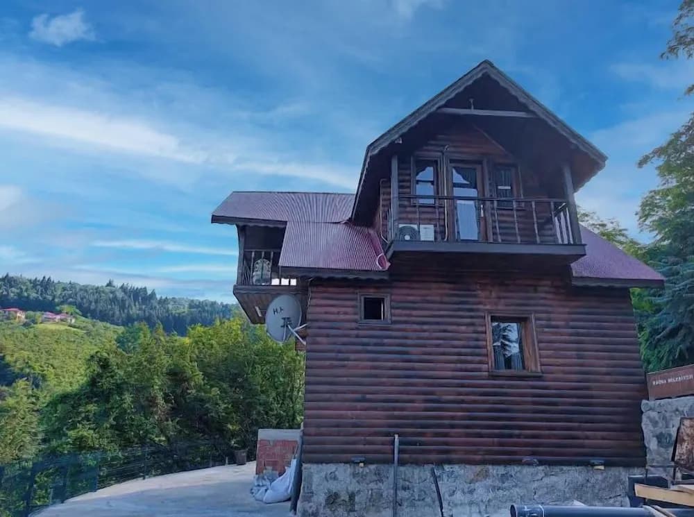 Konaklama yerinin ön cephesi