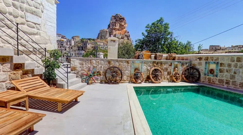 Capp Royal Cave Hotel