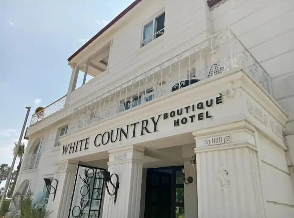 White Country Boutique Hotel