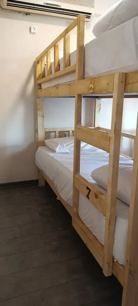 Armis Hostel