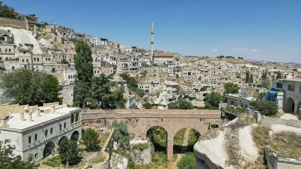 El Puente Cave Hotel